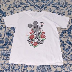🚚 moving sale 5/$5 neff boys Mickey Mouse with roses tee